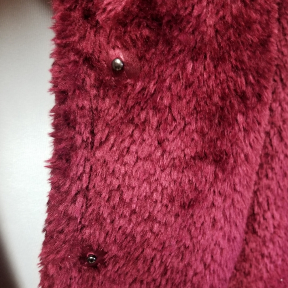 🆕️⬇️🎉HOST PICK🎉 French Connection Burgundy Vegan Fur Coat - Picture 8 of 12